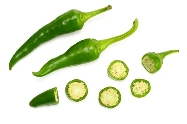 Gesneden Groene Hete Chili Pepers Geïsoleerd Witte Achtergrond Bovenaanzicht — Stockfoto