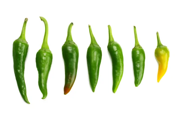 Groene Hete Chili Pepers Geïsoleerd Witte Achtergrond Bovenaanzicht — Stockfoto