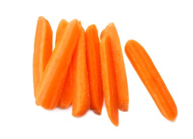 beyaz bir arka plan üzerinde izole organik küçük bebek havuç grubudur. Üstten görünüm