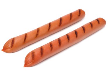 Izgara sosisler beyaz arka planda izole edilmiş. 