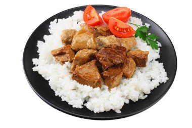 beyaz pirinç ve beyaz arka plan üzerinde izole gulaş ile siyah plaka 