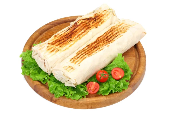 Shawarma z sałaty na białym tle. Fast food — Zdjęcie stockowe