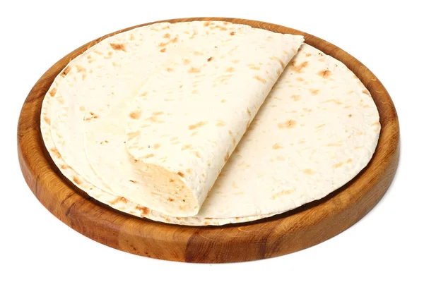 Tortilla wrap op houten bord geïsoleerd op witte achtergrond — Stockfoto