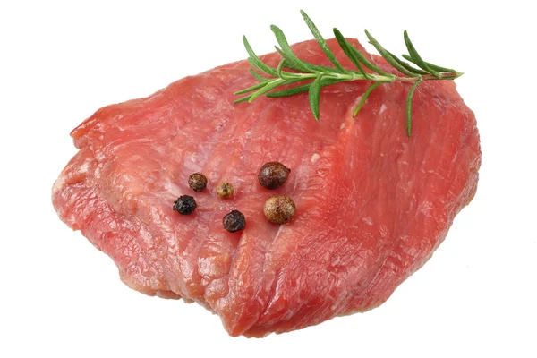 Carne crua de bovino isolada sobre fundo branco — Fotografia de Stock