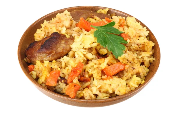 Pilaf com carne em placa marrom isolado em fundo branco . — Fotografia de Stock