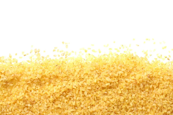 Пшениця бульгур ізольована на білому тлі. вид зверху — стокове фото
