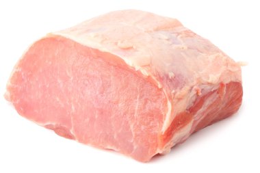 Beyaz arkaplanda çiğ domuz eti izole edilmiş. 