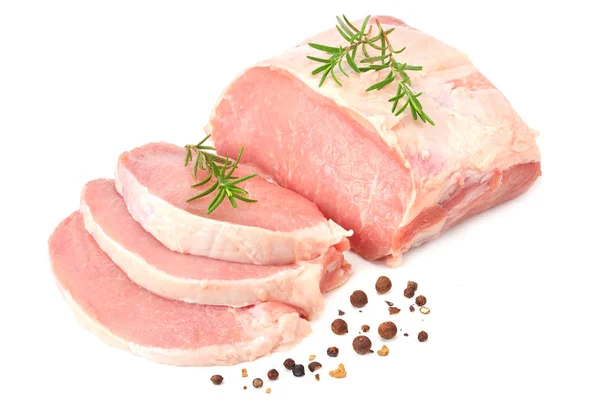 Beyaz arkaplanda çiğ domuz eti izole edilmiş. 