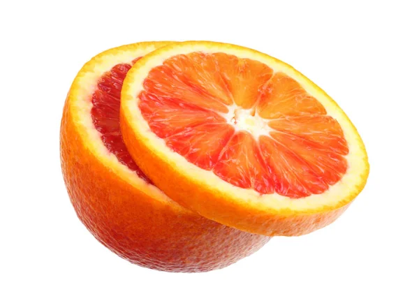 Червона кров апельсинових фруктів зі скибочками ізольовані на білому тлі — стокове фото
