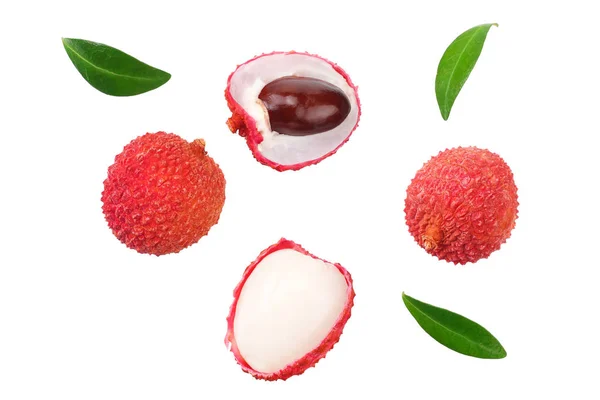 Fräsch Litchi med löv isolerade på vit bakgrund. vy uppifrån — Stockfoto