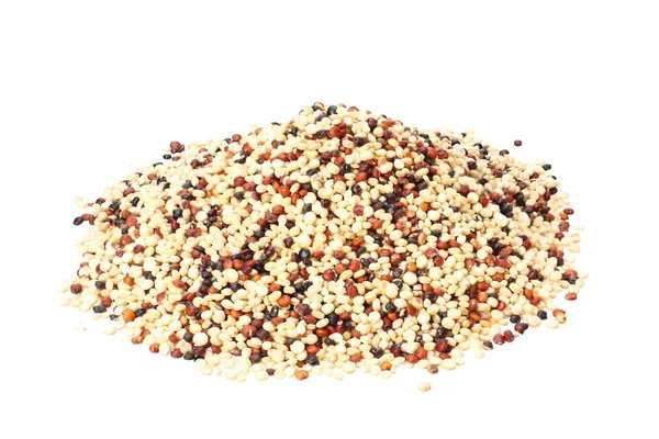 Quinoa beyaz arka plan üzerinde izole. Quinoa tohumu — Stok fotoğraf