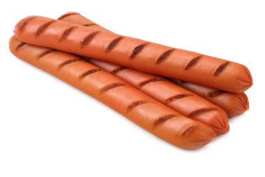 Izgara sosisler beyaz arka planda izole edilmiş. 