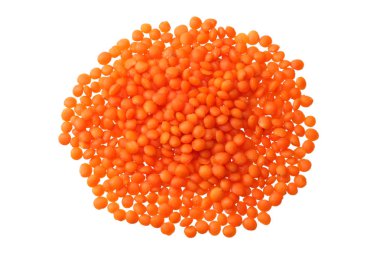 Beyaz arka planda izole edilmiş kırmızı mercimek. Üst görünüm. 