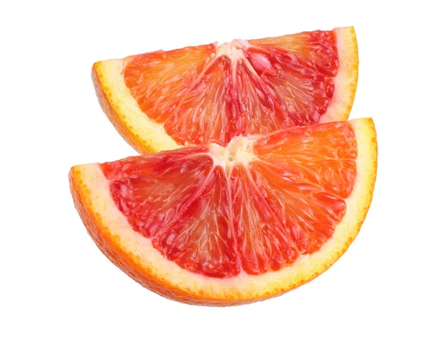 Owoce pomarańczowy czerwony krwi z plastrami na białym tle — Zdjęcie stockowe