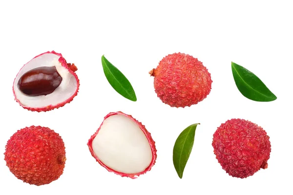 Fräsch Litchi med löv isolerade på vit bakgrund. vy uppifrån — Stockfoto