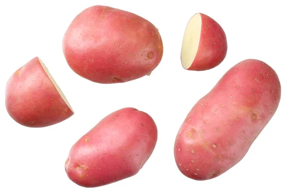 Ruwe rode aardappel met plakjes geïsoleerd op witte achtergrond. Top View — Stockfoto