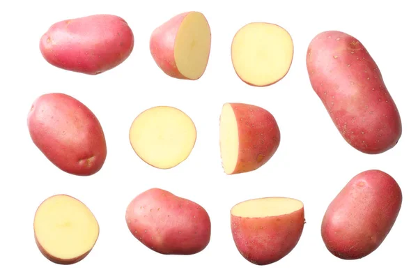 Rå röd potatis med skivor isolerade på vit bakgrund. uppifrån och — Stockfoto