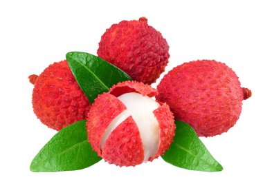 Beyaz arkaplanda yaprakları olan taze liçi. 