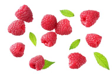 Olgun Ahududu yeşil yaprak beyaz arka plan üzerinde izole ile. üstten görünüm 