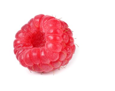 beyaz arka plan makro izole yeşil yaprak lı bir olgun ahududu 