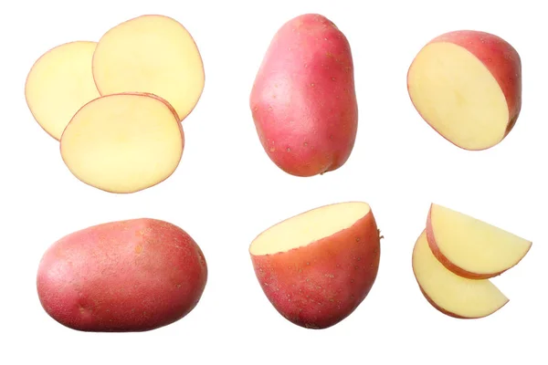 Ruwe rode aardappel met plakjes geïsoleerd op witte achtergrond. Top View — Stockfoto