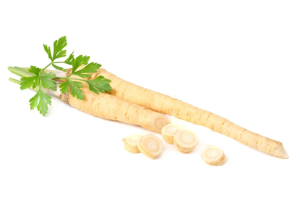 Verse peterselie wortel geïsoleerd op witte achtergrond — Stockfoto