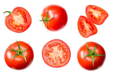Beyaz arka planda izole edilmiş taze domates dilimleri. Kapat. en üstteki görünüm