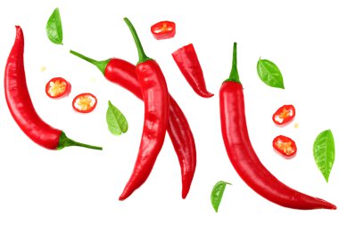 Dilimlenmiş kırmızı kırmızı kırmızı biber beyaz arka plan görünümünde izole