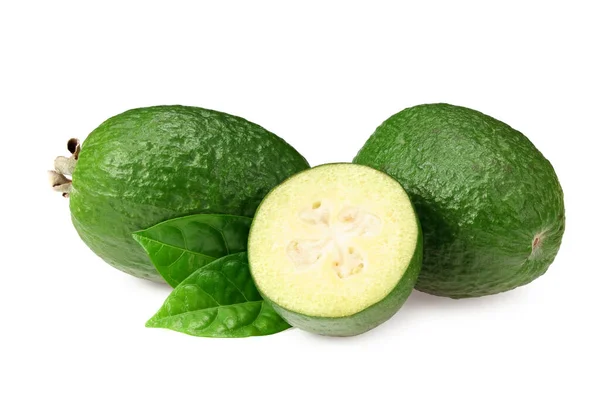 Feijoa Frutta Tropicale Con Fette Isolate Fondo Bianco Acca Sellowiana — Foto Stock