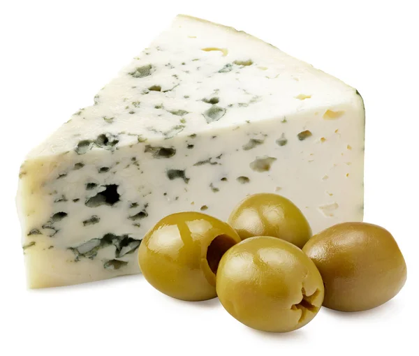 Blauschimmelkäse Mit Oliven Isoliert Auf Weißem Hintergrund — Stockfoto