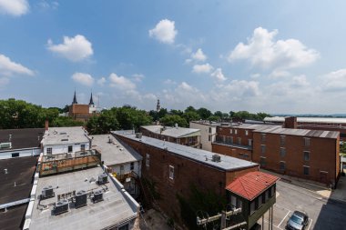 Corroll Creek Promenade 'de Frederick Maryland şehir merkezinde tarihi bina