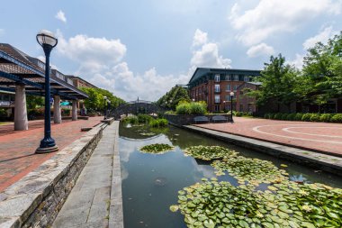 Corroll Creek Promenade 'de Frederick Maryland şehir merkezinde tarihi bina