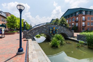 Corroll Creek Promenade 'de Frederick Maryland şehir merkezinde tarihi bina