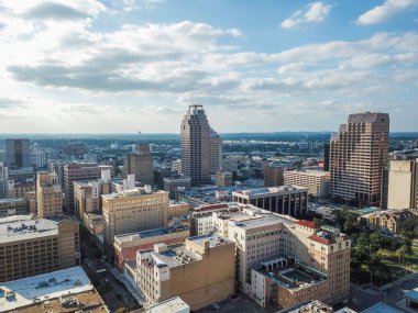 Doğu karşı karşıya hava Cityscape Downtown San Antonio, Teksas..