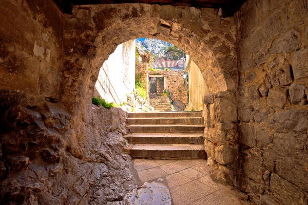 Batu Diukir Jalan Dari Kota Tua Omis Dalmatia Wilayah Kroasia — Stok Foto