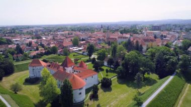 Varaždin tarihi şehir merkezi mimari havadan görünümü, Kuzey Hırvatistan