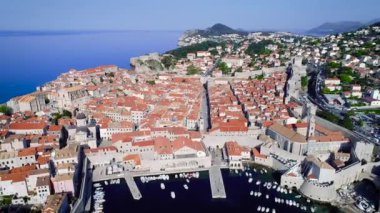 Dubrovnik hava görünümü, Hırvatistan'ın Dalmaçya bölgesindeki tarihi kent uçan