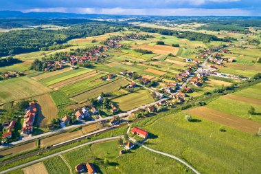 Pastoral kırsal Hırvatistan köyü havadan görünümü, Majurec yakınlarında Prigorje bölgesinde Križevci