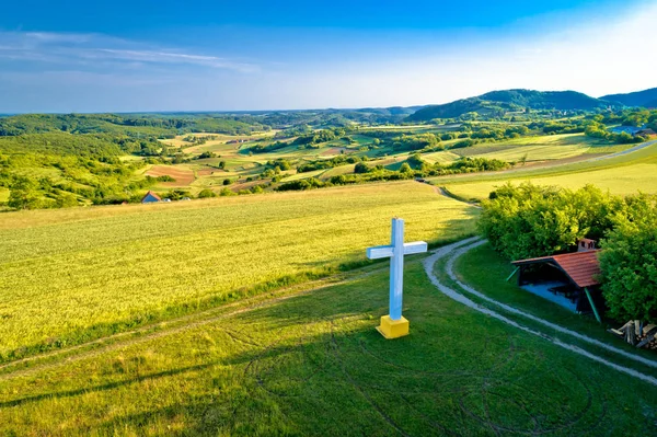 Krzyż Wzgórzu Górskich Obszarów Wiejskich Wieś Apatovec Prigorje Region Chorwacji — Zdjęcie stockowe