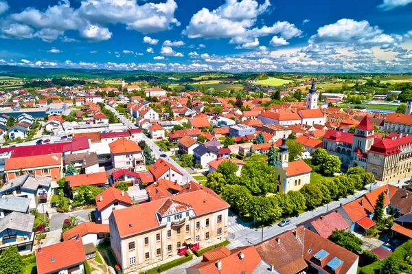Πολύχρωμη Μεσαιωνική Πόλη Krizevci Εναέρια Άποψη Περιοχή Prigorje Της Κροατίας — Φωτογραφία Αρχείου