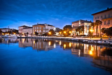 Porec şehir su renkli şafak manzaralı, Hırvatistan'ın Istria bölge