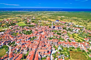 Vodnjan şehir ve Brijuni adalar hava görünümünü, Hırvatistan'ın Istria bölge