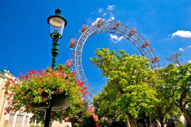 Prater Riesenrad gianf dönme dolap görünümünde Viyana, Avusturya'nın başkenti parkta