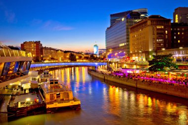 Viyana şehir modern riverfront akşam görünümü, Avusturya'nın başkenti