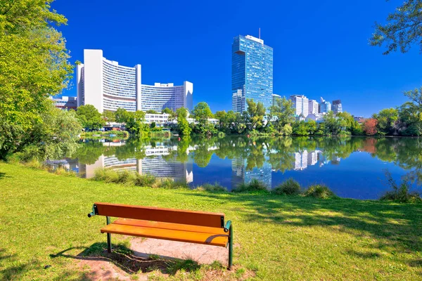 Kaiserwasser Lake Park Vienna Centro Internazionale Bussines District View Capitale — Foto Stock