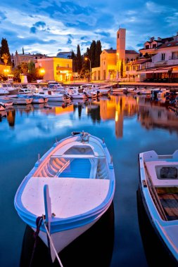 Malinska waterfront ve liman şafak görünümü, Krk Island Hırvatistan