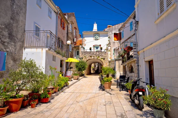 Cidade Omisalj Antiga Vista Rua Mediterrânea Ilha Krk Croácia — Fotografia de Stock