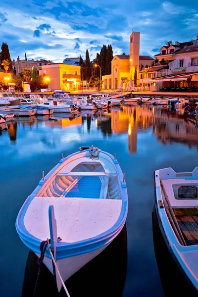 マリンスカ ウォーター フロントと港の夜明けビュー クロアチアのクルク島 — ストック写真