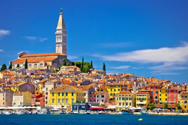Rovinj şehir antik mimari ve waterfront görünümü, Istria, bölge Hırvatistan