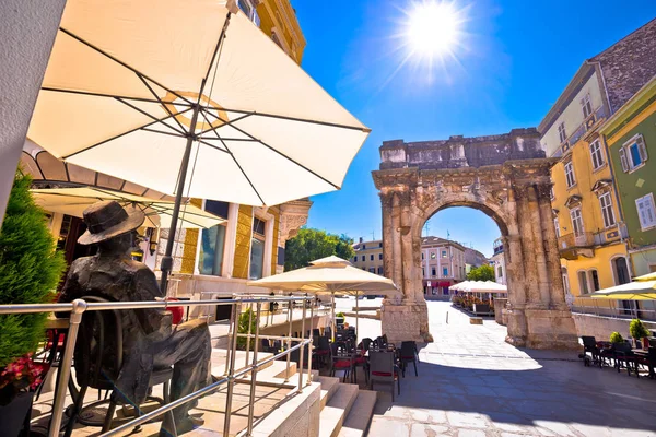 Pula Sokak Tarihi Roma Golden Gate James Joyce Heykel Manzaralı — Stok fotoğraf